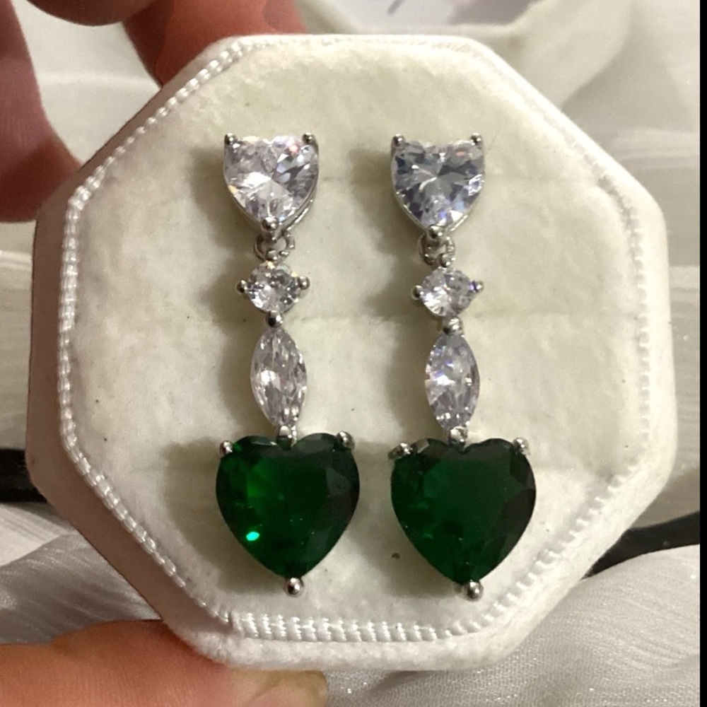 - 💚Luxurious Silver Simulated Diamond&Emerald Green Zircon Heart Drop
Earr…